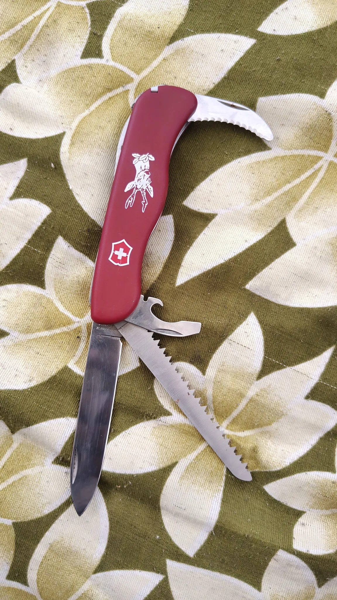 Buy used Victorinox Hunter Knife online on Resellpur