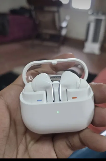 Sold second hand Samsung Galaxy Buds3 Pro Used White Wireless Earbuds on Resellpur