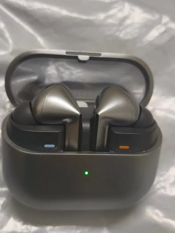 Buy used Samsung Galaxy Buds3 Pro - Used - Unisex - Earbuds - Gray - - AI Sound Customization online on Resellpur
