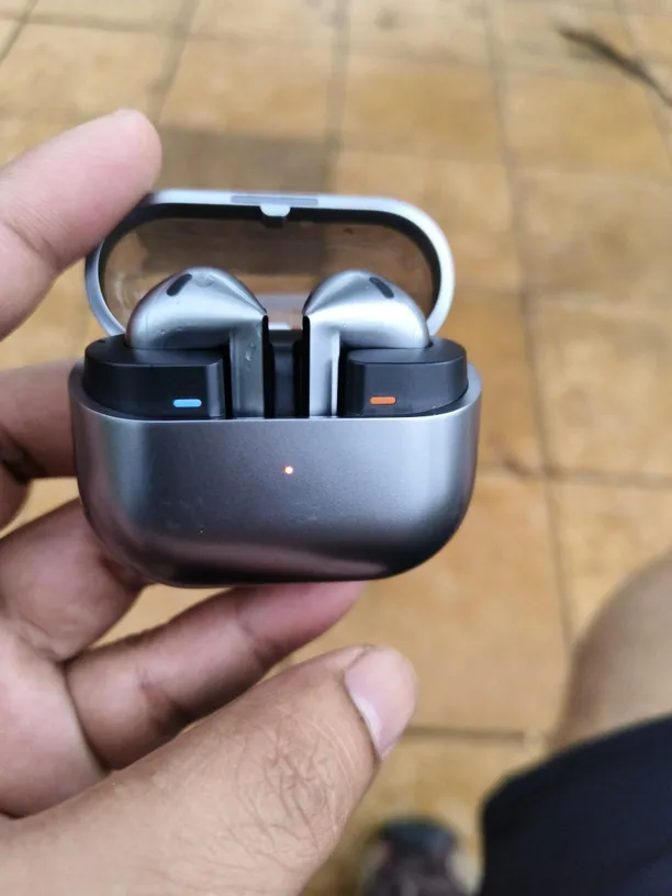 Buy used Samsung Galaxy Buds3 Good Condition Wireless Earbuds Silver online on Resellpur