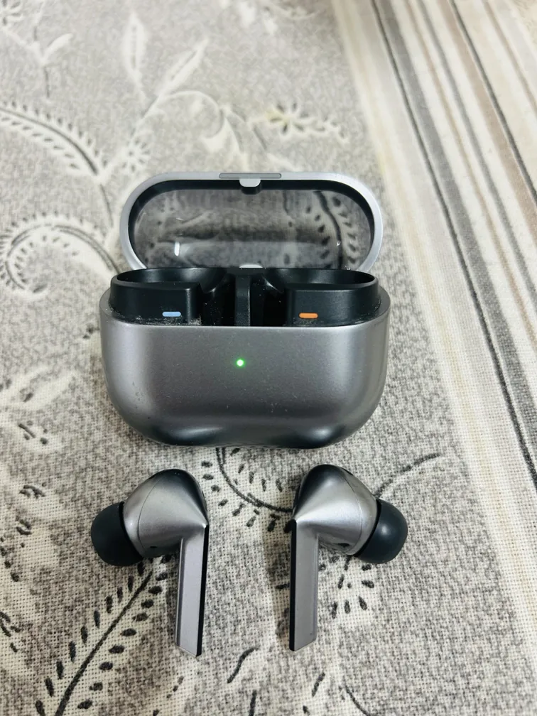 Samsung Galaxy Buds3 Pro, Good Condition, Grey/black Wireless Earbuds