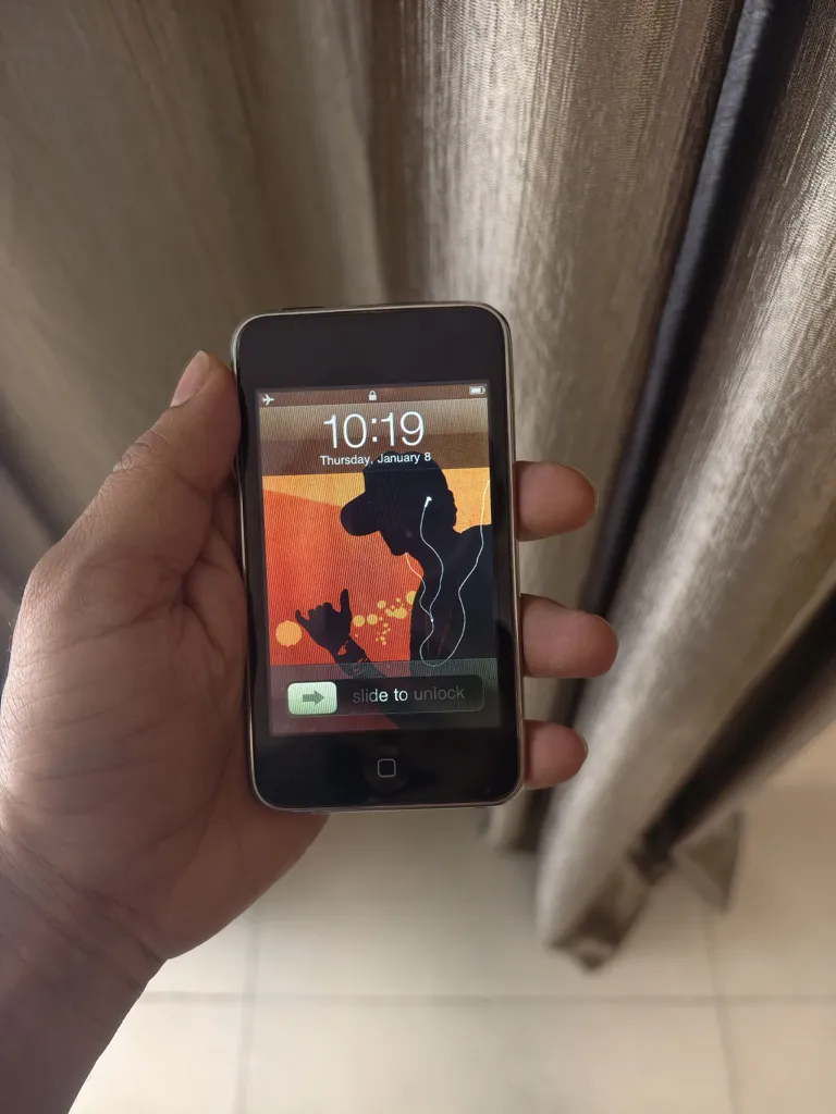 Apple Ipod Touch 2nd Gen 8GB Pre-owned, Excellent Display