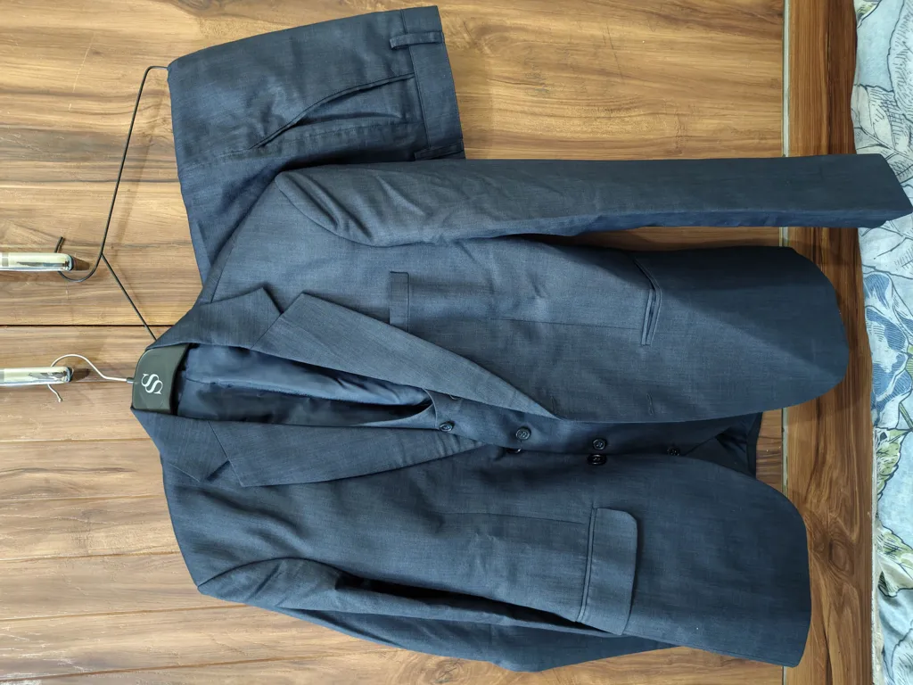 SS Like New Men's Three Piece Suit Navy S/M