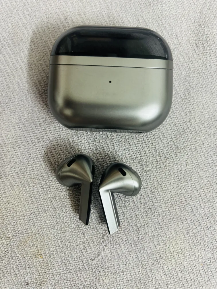 Samsung Galaxy Buds3 Like New Metallic Grey Wireless Earbuds