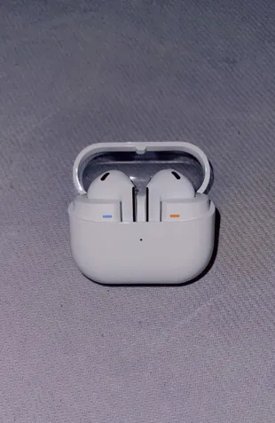 Samsung Galaxy Buds 3 Good Condition White Wireless Earbuds