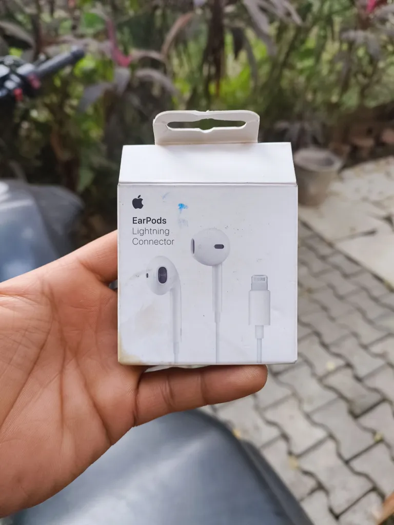 Apple Earpods New Unisex Earphones White Lightning Connector