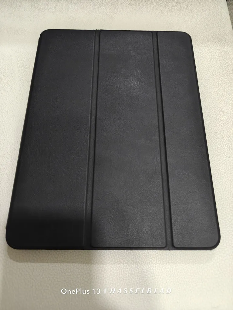 Apple Ipad 8th Gen 32GB Wifi Black With Magnetic Case & Pencil