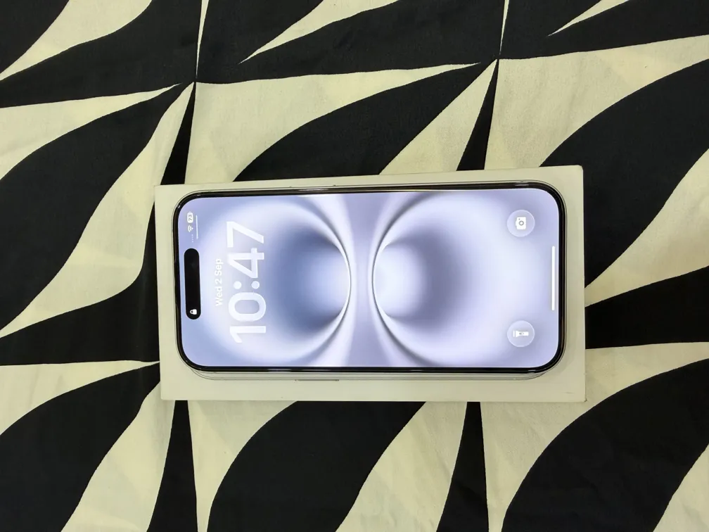 Apple Iphone 16 128GB White Smartphone With Box