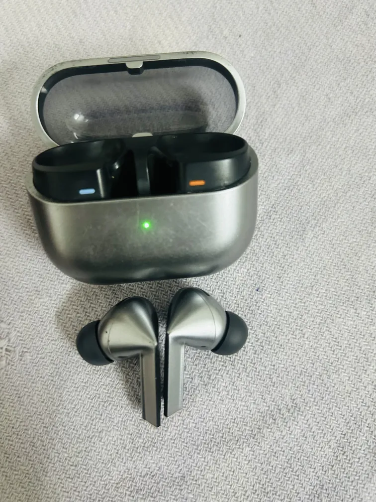 Samsung Galaxy Buds3 Pro Good Condition Wireless Earbuds Silver