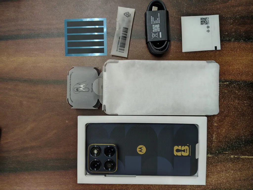 Motorola Edge 70 Fusion FIFA Edition 8GB 256GB Dark Blue Gold