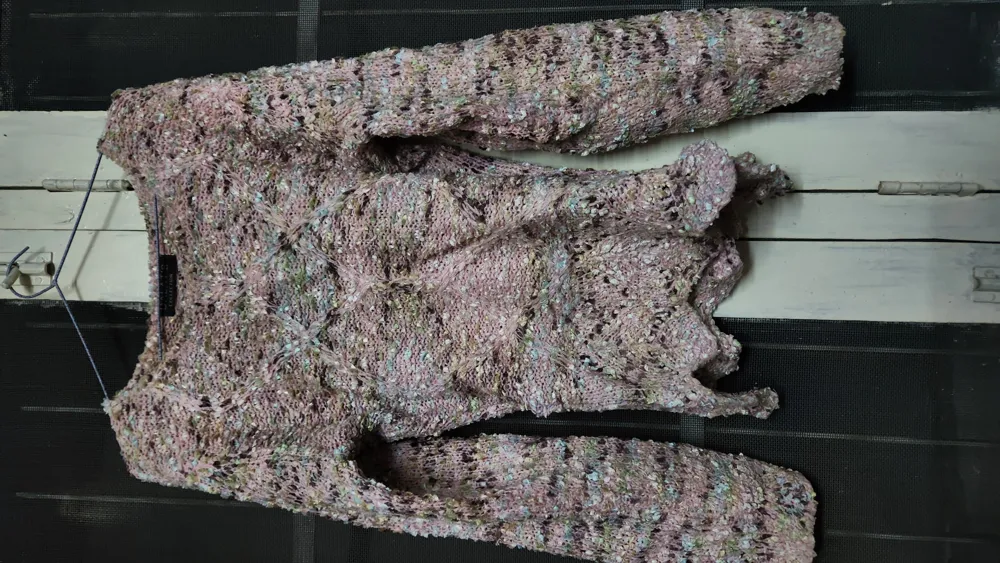 Chic Women's Medium Wool Sweater Top With Waist Slits In Pink