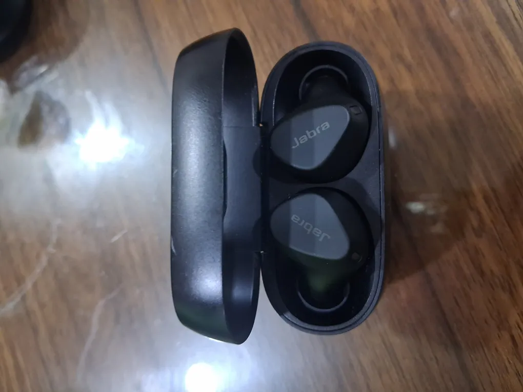 Jabra Elite 4 Active Black Wireless Earbuds Good Condition