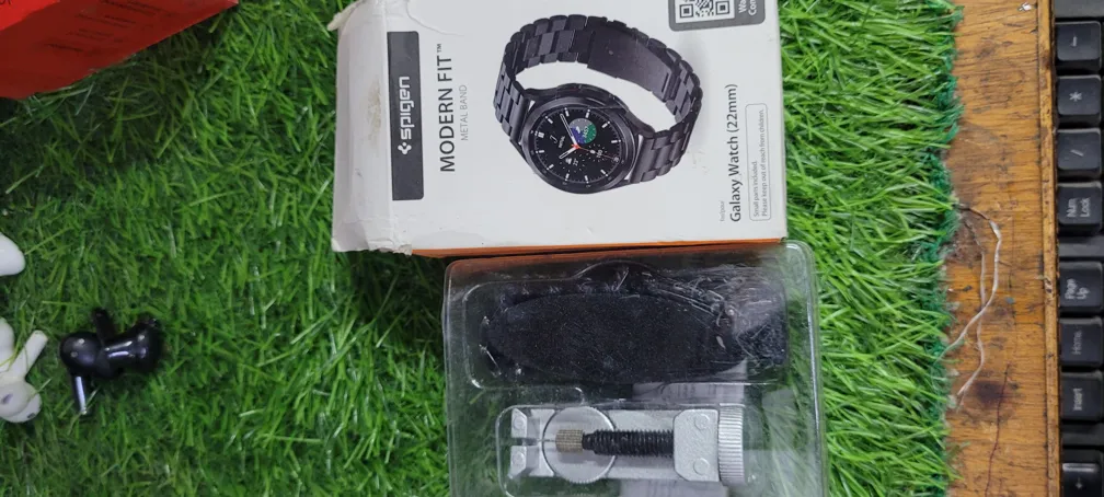 Spigen Smart Watch Chain - Black - Galaxy Watch 22mm - Modern Fit