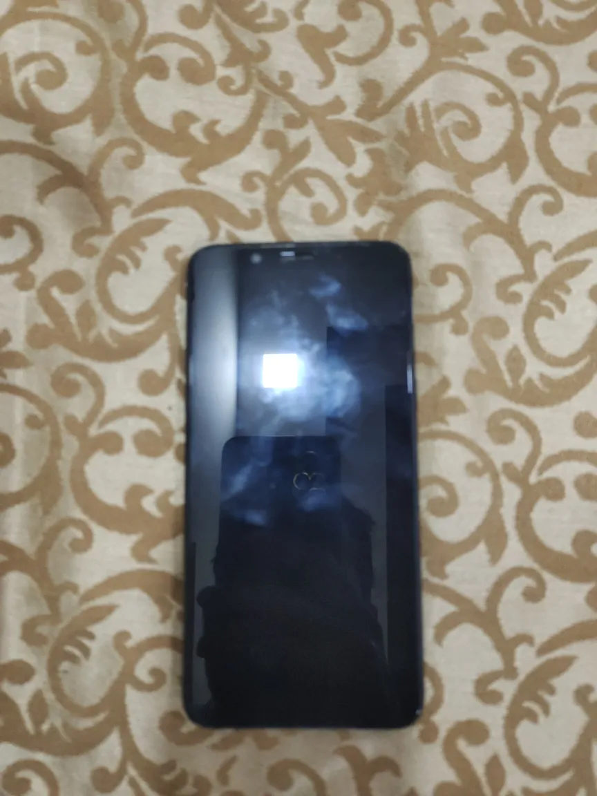 Oppo F5 - Used - Smartphone - Black - 4GB RAM - 32GB Storage - Display Damage