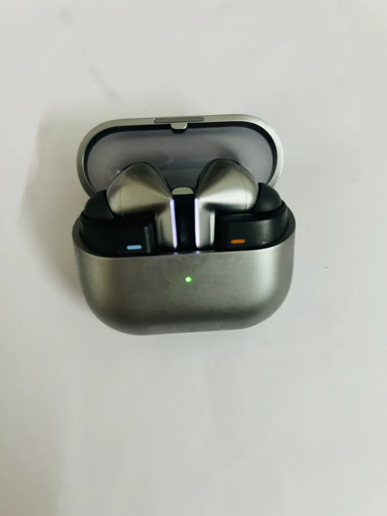 Samsung Galaxy Buds3 Pro - Used - Unisex - Earbuds - Gray -