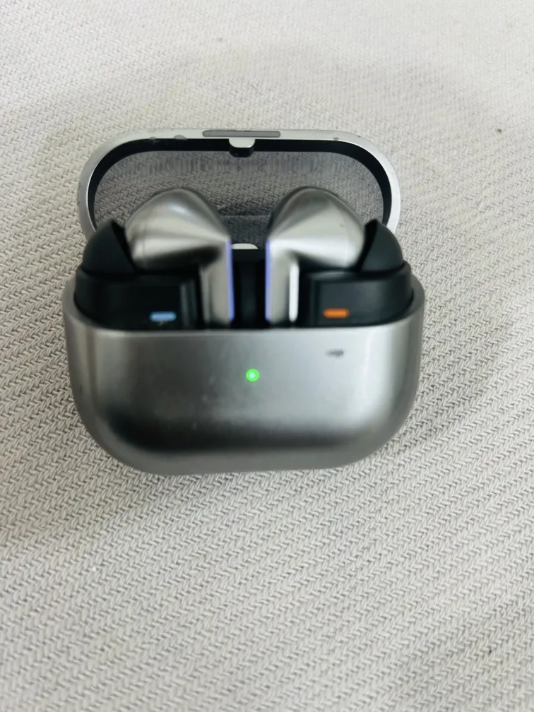 Samsung Galaxy Buds3 Pro - Used - Unisex - Earbuds - Silver -