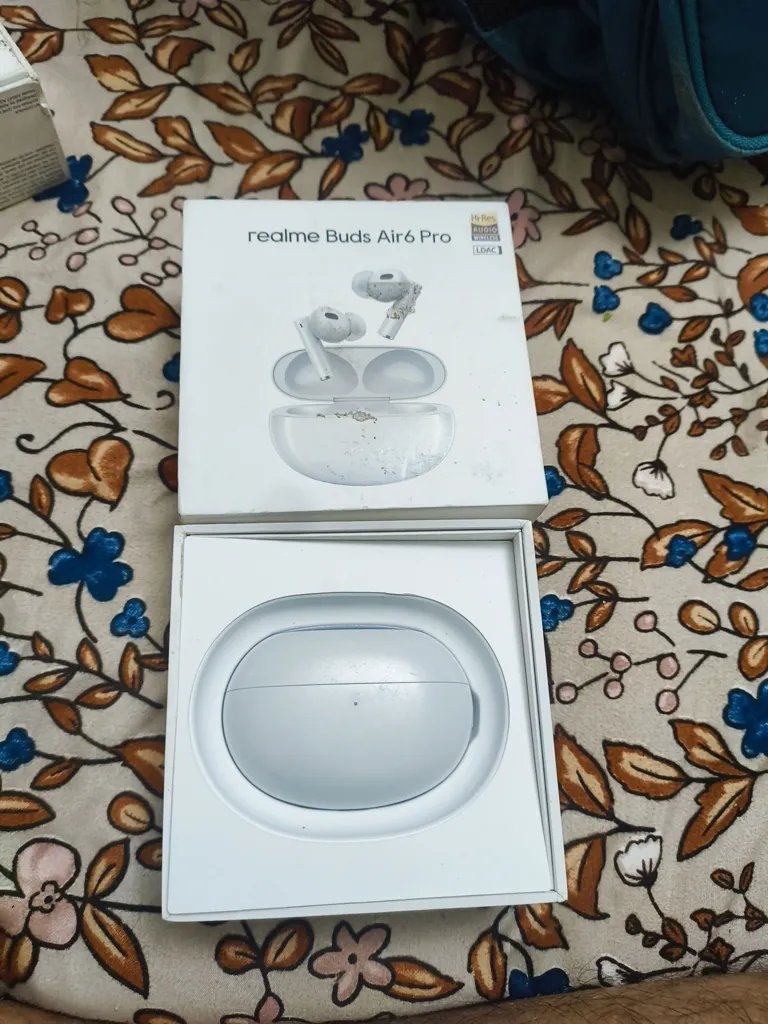 Realme Buds Air 6 Pro - Used - Wireless Earbuds - White