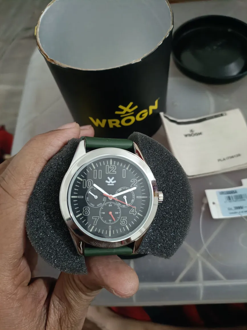 Elegant Men's Analog Watch With Rubber Strap - Black