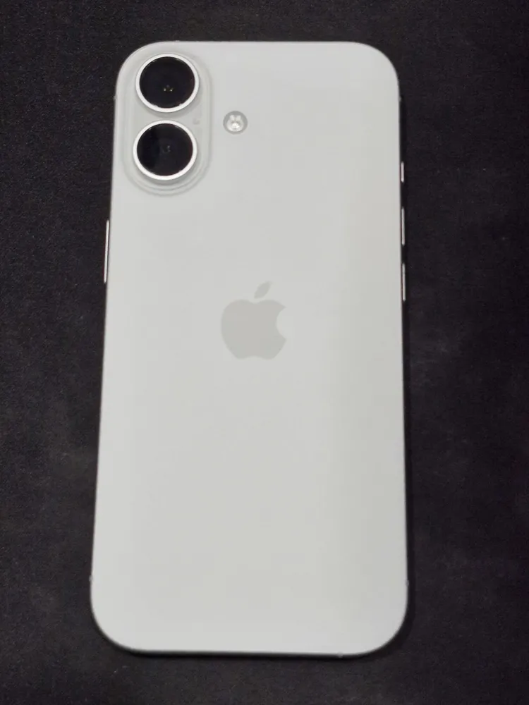 Apple Iphone 17 256GB White, Pristine Condition With Applecare+