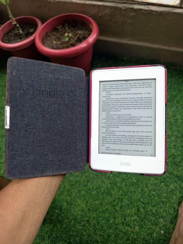 Kindle Paperwhite 7th Gen 4GB With Case And Charger