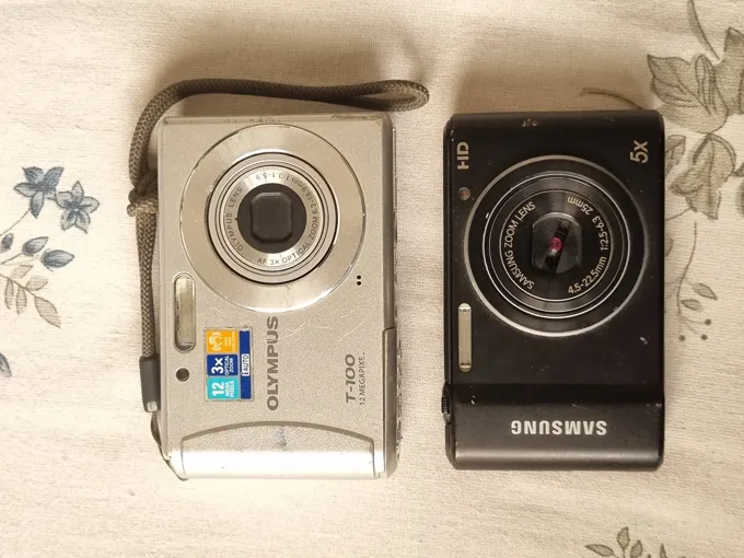 Sold second hand Samsung & Olympus Digital Cameras - For Parts - Silver & Black on Resellpur