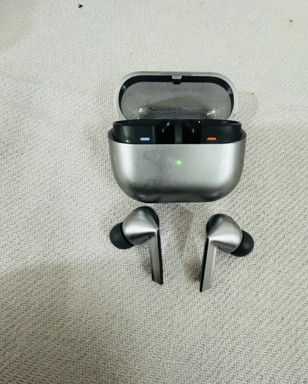 Buy used Samsung Galaxy Buds3 Pro - Used - Wireless Earbuds - Silver - Good Sound Quality online on Resellpur