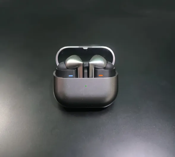 Buy used Samsung Galaxy Buds 3 Pro Original | Perfectly Working | Without Bill, Box & Accessories | Slight Sign Of Usage | Worth ₹20,000 online on Resellpur