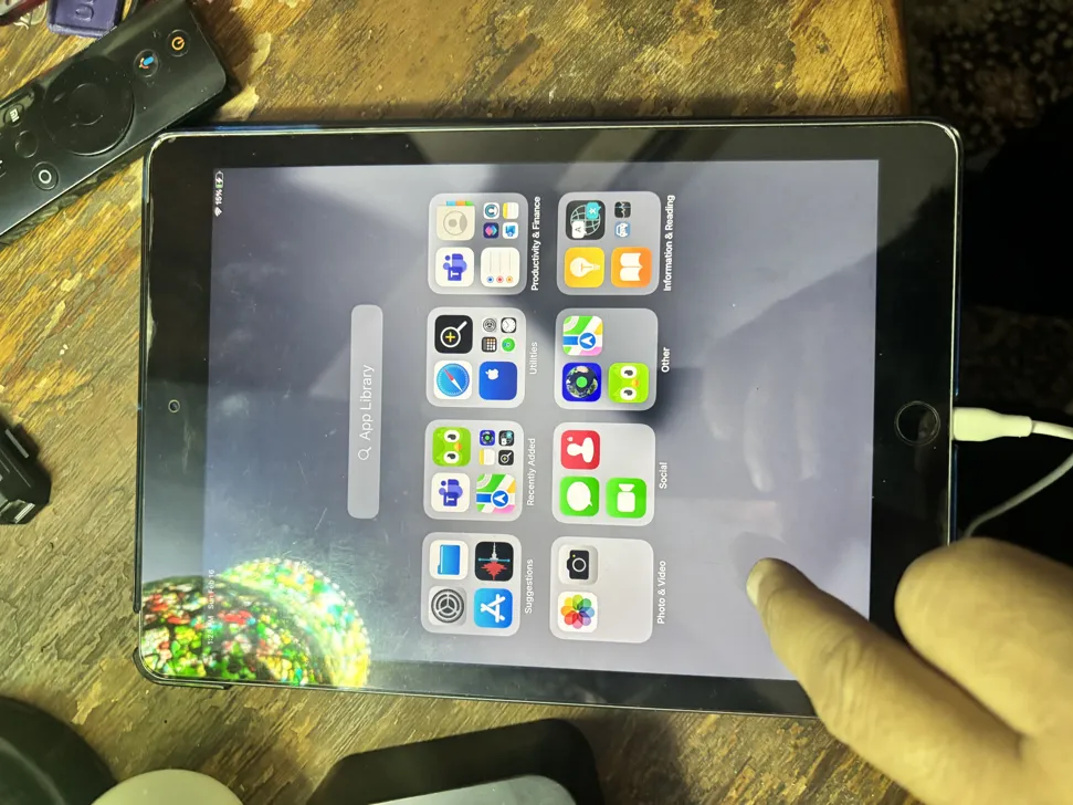 Sold second hand Apple Ipad Air 2 16GB Wi-fi + Cellular - Fully Functional With Original Charger on Resellpur