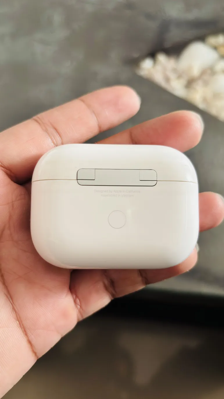 Sold second hand Apple Airpods Pro 1st Gen Excellent Condition White Wireless Charging Case ANC on Resellpur