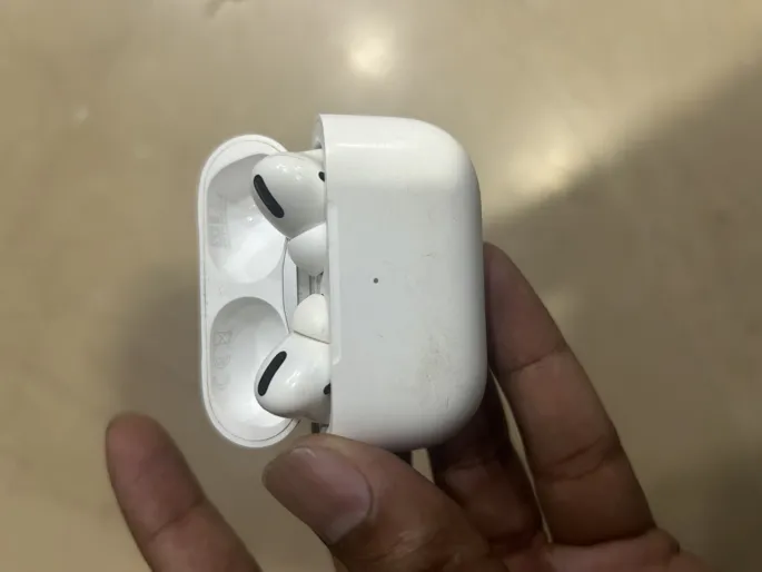 Buy used Apple Airpods Pro 1 Good Condition White With ANC online on Resellpur