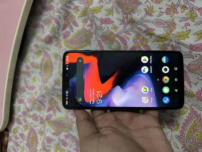 Buy used Oneplus 6 - Used - Smartphone - Black - 6GB RAM - 64GB Storage - Camera Issue online on Resellpur