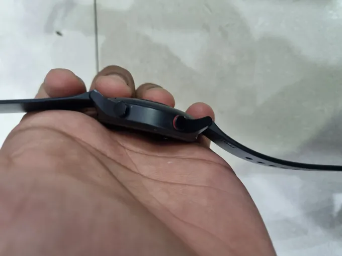 Buy used Noise Fit Twist BT Calling Smartwatch Black online on Resellpur