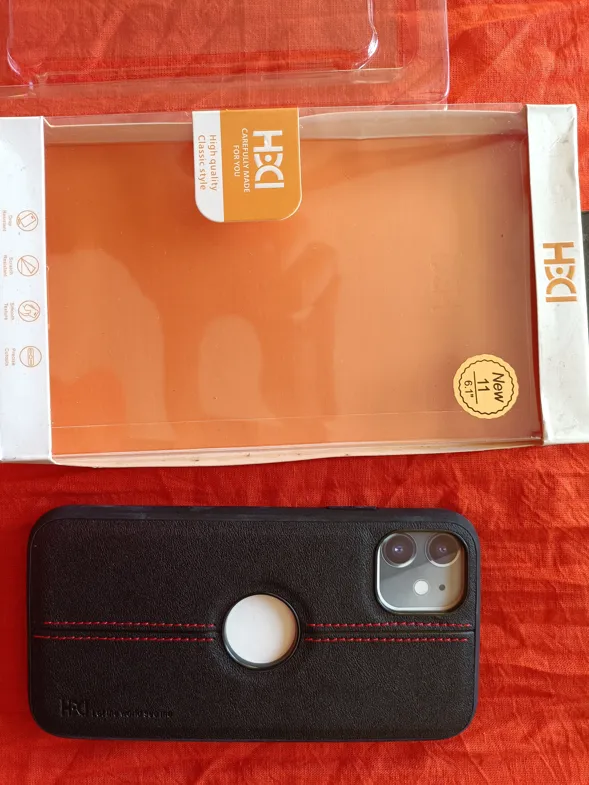 Sold second hand Iphone 11 Premium Leather Back Cover - Elegant Black on Resellpur