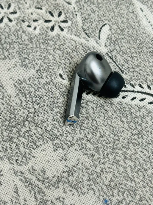 Buy used Samsung Galaxy Buds3 Pro Left Earbud, Good Condition, Metallic Grey online on Resellpur
