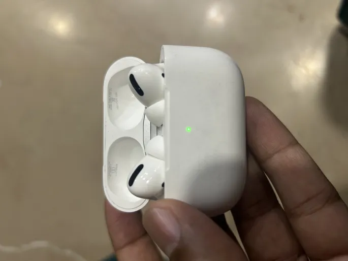 Buy used Apple Airpods Pro 1 Excellent Condition Active Noise Cancellation online on Resellpur