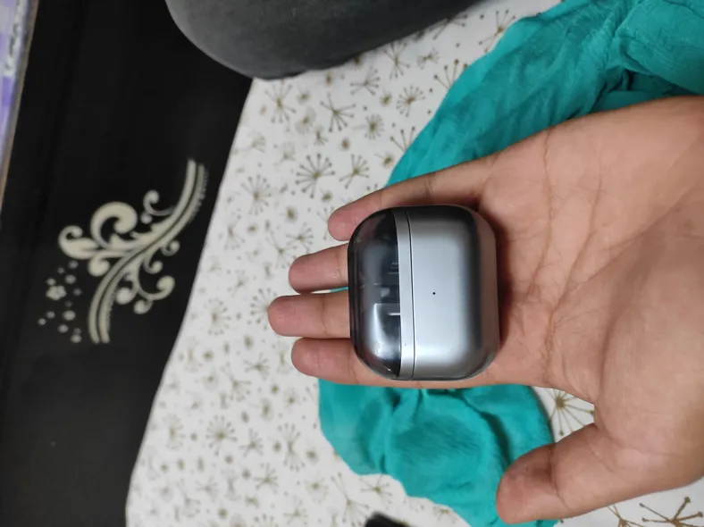 Buy used Samsung galaxy buds 3 pro online on Resellpur