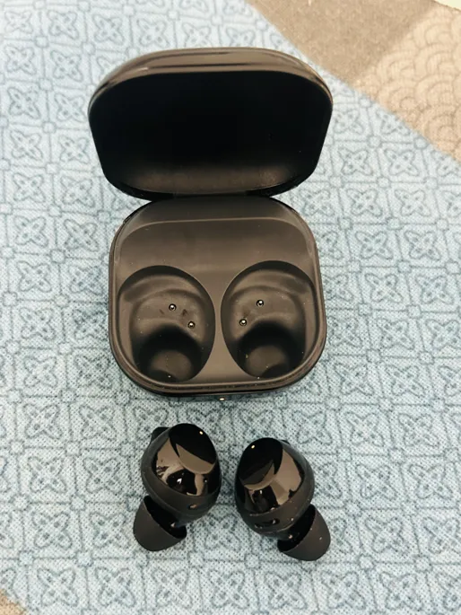 Buy used Samsung Galaxy Buds Fe Like New Black Wireless Earbuds online on Resellpur