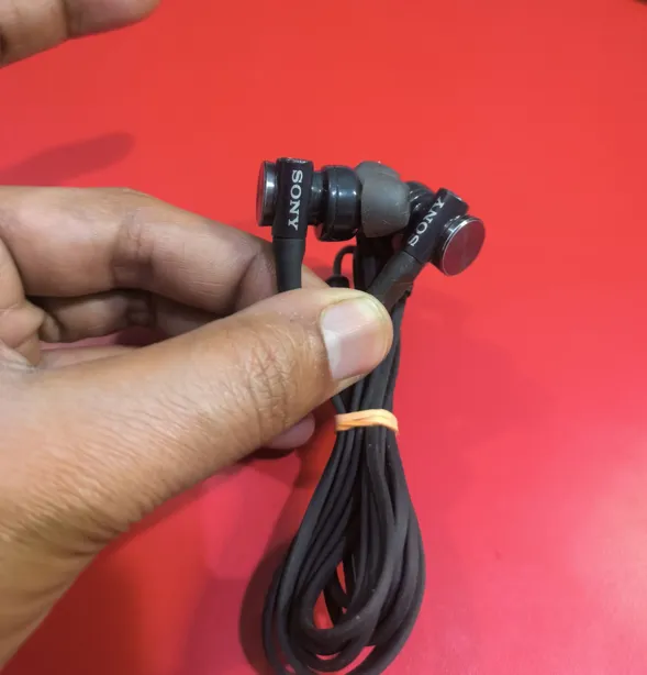 Buy used Sony MDR-XB75AP | Refurbished | Earphones | Black | Extra Bass online on Resellpur