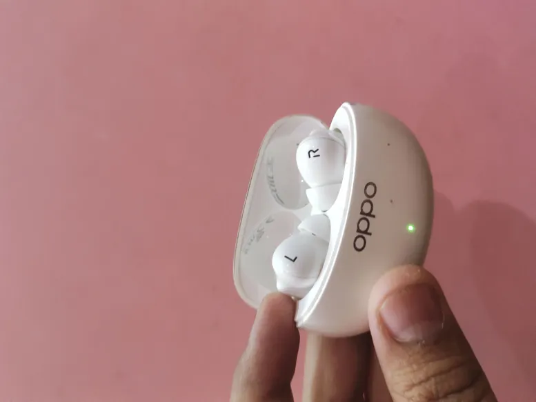 Buy used Oppo Enco Air 3 Pro White Wireless Earbuds - Case With Good Battery online on Resellpur