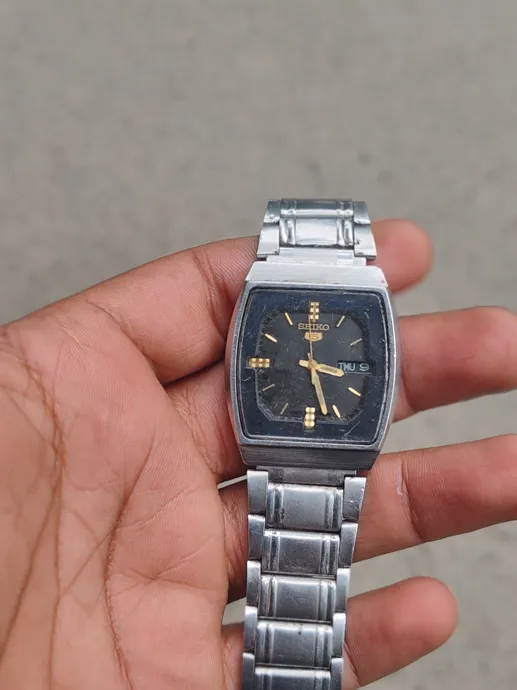 Buy used Seiko 5 Vintage TV Case 7019-528B Automatic Watch Black Gold 1970s online on Resellpur