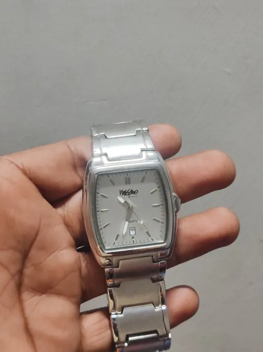 Buy used Mossimo Preloved Men's Quartz Watch Silver Stainless Steel Date Function online on Resellpur