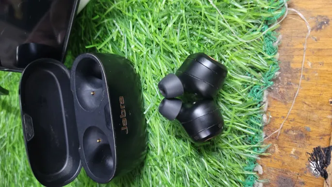 Buy used Jabra elite 85t earbuds online on Resellpur