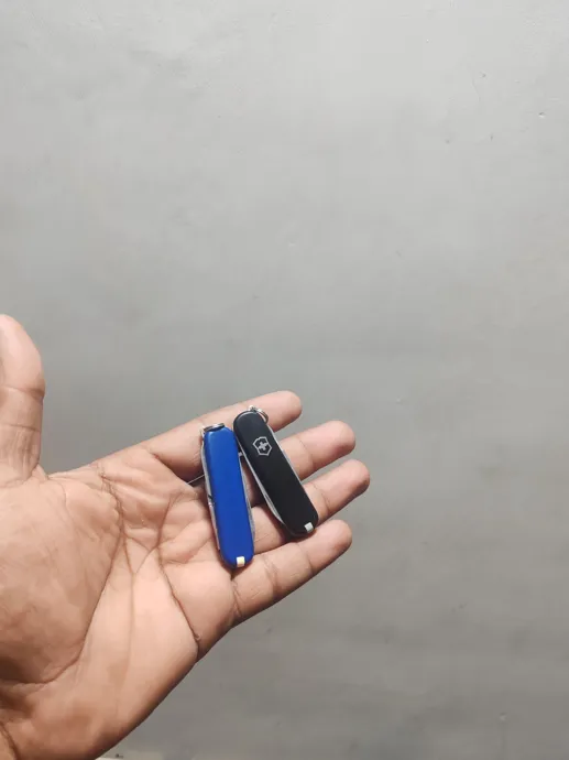 Buy used Victorinox Classic SD Duo | Pre-owned | Pocket Tool | Black & Blue | 58mm | 14 Functions online on Resellpur