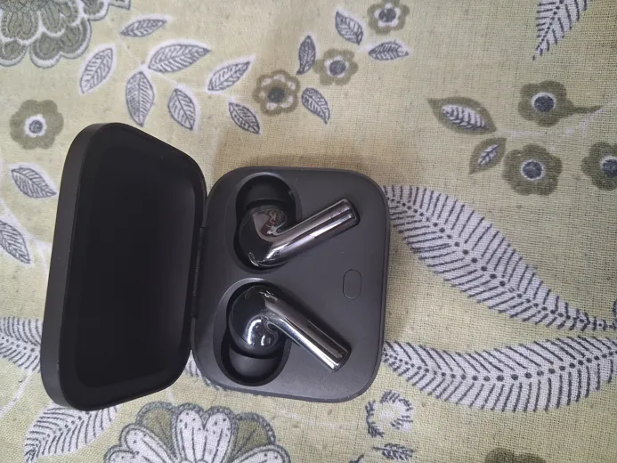 Buy used Oneplus Buds 3 Wireless Earbuds With ANC, Black online on Resellpur