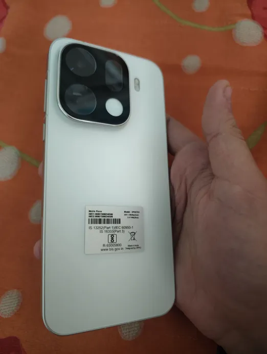 Sold second hand Oppo Find X9 Pro Mint Condition Smartphone Silk White 16GB RAM 512GB Storage Extra Camera Lens on Resellpur