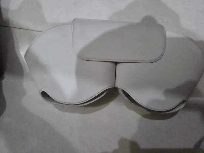 Buy used Apple Airpods Original Case Light Grey Good Condition online on Resellpur