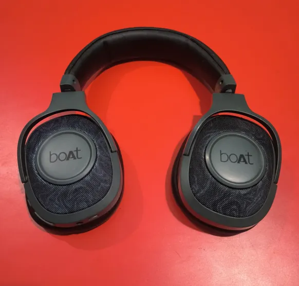 Buy used Boat Rockerz 550 Original | Perfectly Working | Without Bill, Box | Upto 20 Hours Playback | 50MM Drivers online on Resellpur