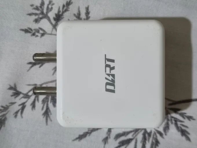 Buy used Realme Original Dart Charger 30W White Adapter online on Resellpur
