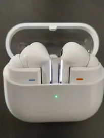 Buy used Samsung Galaxy Buds3 Pro - Used - Unisex - Earbuds - White - online on Resellpur
