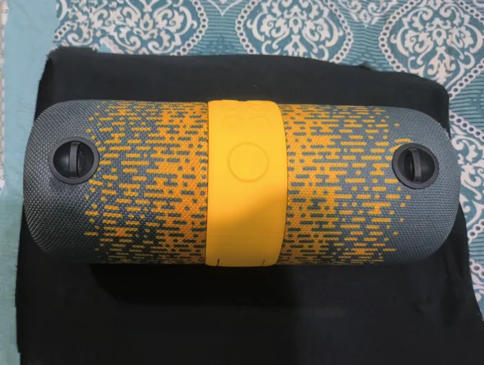 Sold second hand Boat Stone 1200 Refurbished Portable Speaker Grey/yellow 14W Bluetooth on Resellpur